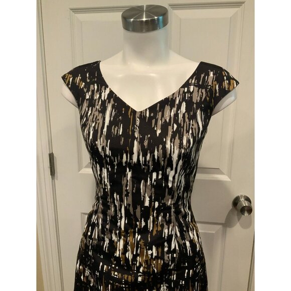 Monique Lhuillier Black Gray White Print V-Neck Fitted Sheath Dress, Size 0 - Picture 2 of 8